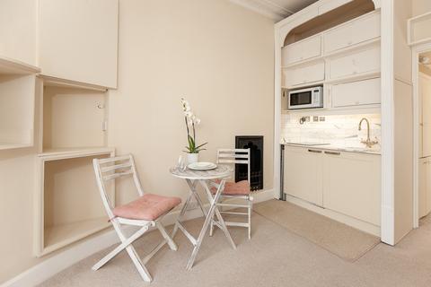 Studio to rent, Royal Crescent, Bath, BA1