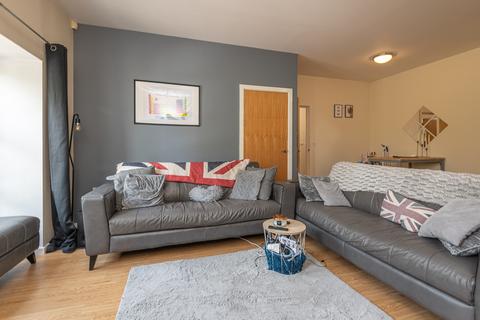 2 bedroom flat for sale, Brackendale, Bradford BD10
