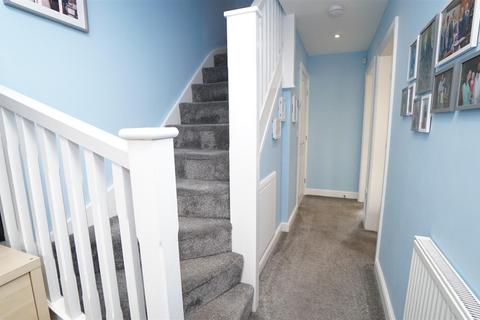 3 bedroom townhouse for sale, Hutton Hall Drive, Eccleshill, Bradford