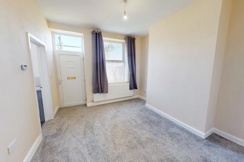 2 bedroom end of terrace house to rent, Parry Lane, Bradford BD4