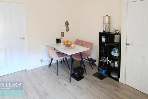3 bedroom semi-detached house to rent, Holy Well Drive, Bradford, West Yorkshire, BD10