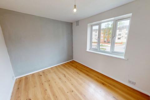 3 bedroom apartment to rent, Regency Court BD8