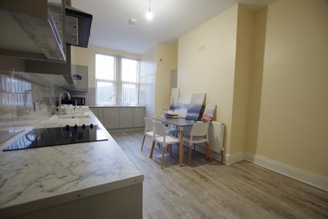 1 bedroom flat to rent, Briggate, Shipley, BD17 7BP