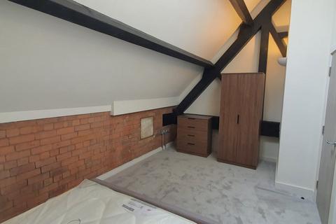 2 bedroom flat to rent, Conditioning House Bradford BD1 4QZ