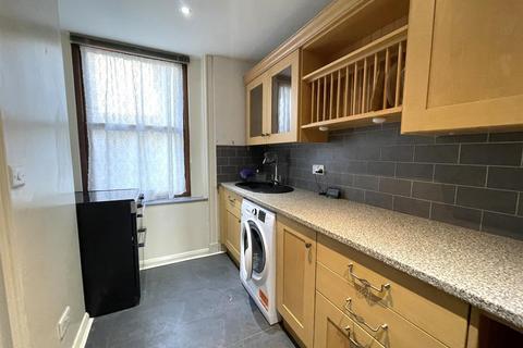 Studio to rent, Devonshire Place, Brighton