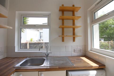 3 bedroom ground floor maisonette to rent, Old Shoreham Road, Brighton