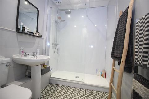 2 bedroom apartment to rent, Devonshire Villas, Bath